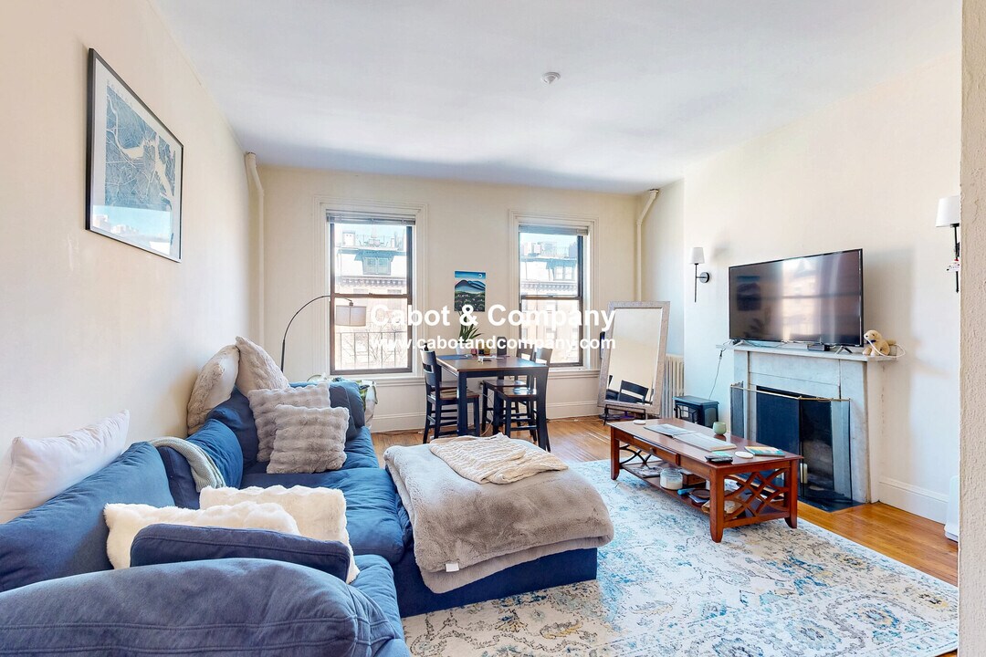 231 Beacon St, Unit 1 in Boston, MA - Building Photo