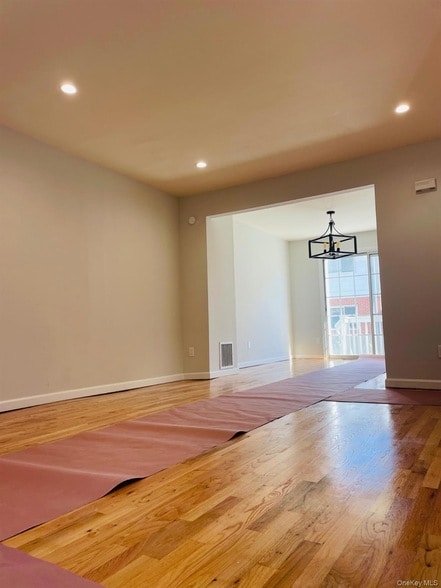 property at 16 Oldwood Rd S