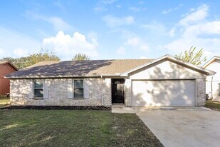 6004 Cool Springs Dr in Arlington, TX - Building Photo
