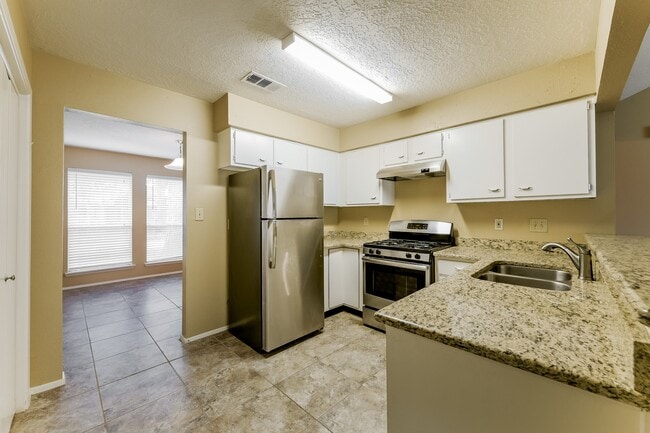 9415 Charterlawn Cir