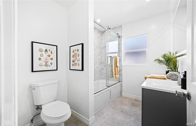 property at 1484 N Clybourn Ave