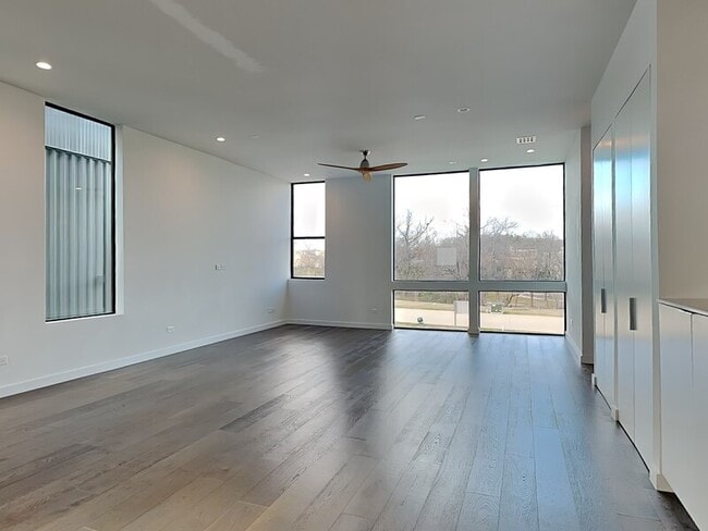 109 Forest Star Dr in Dallas, TX - Foto de edificio - Building Photo