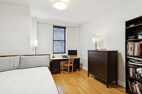308 W 30th St in New York, NY - Building Photo