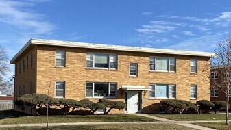 909 S Brooks St in Madison, WI - Building Photo
