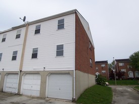 808 Bunting Ln in Primos, PA - Foto de edificio - Building Photo