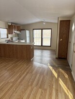 24054-2M-43 M-43 in Mattawan, MI - Building Photo