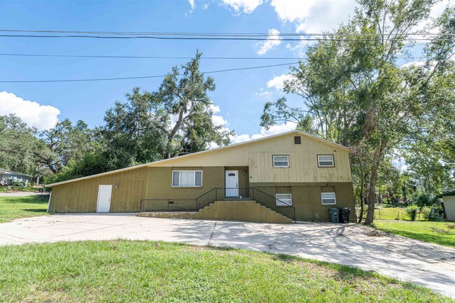 209 N Lipona Rd in Tallahassee, FL - Building Photo - Building Photo