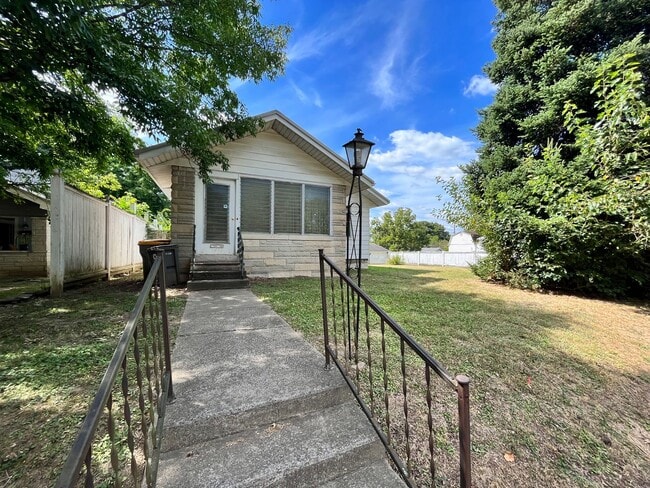 property at 1414 S Lincoln St