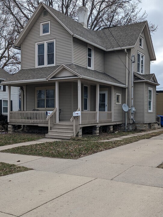 204 N State St, Unit 204 1/2 - upper in Appleton, WI - Building Photo