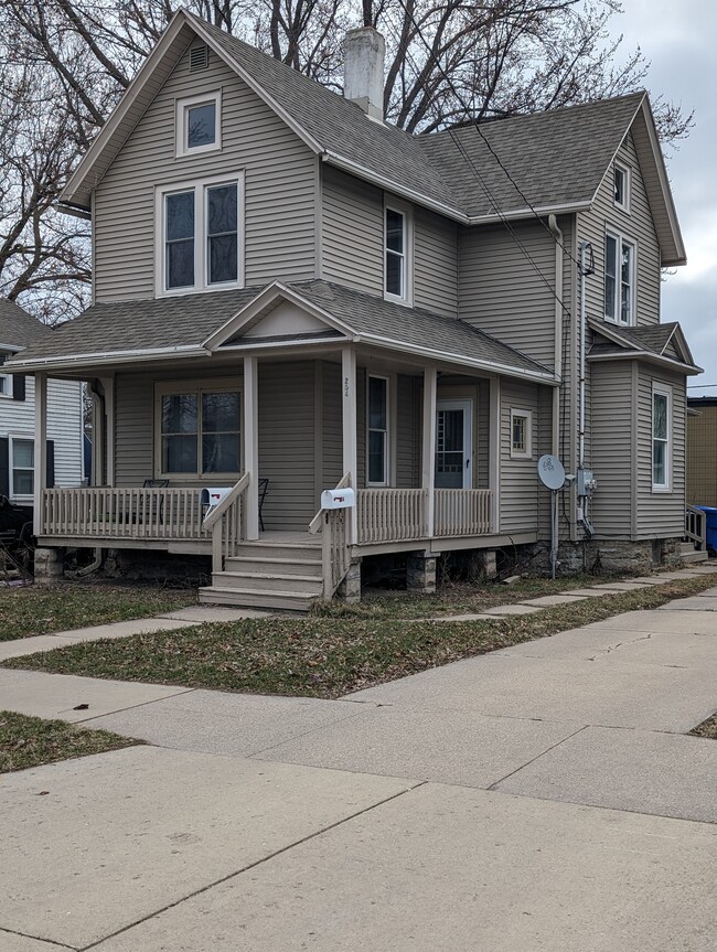 204 N State St, Unit 204 1/2 - upper