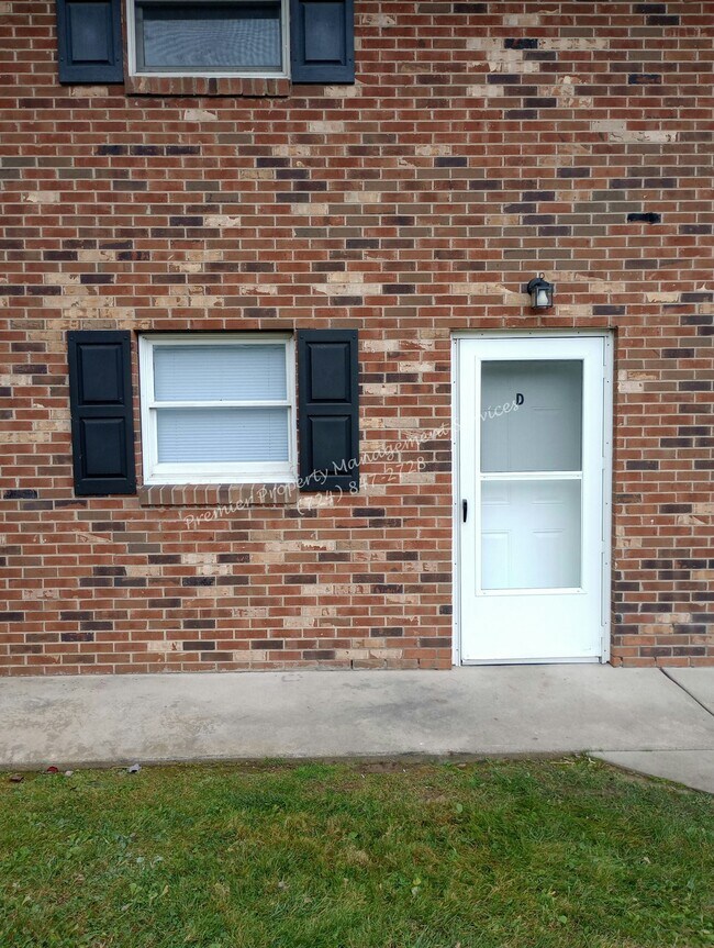 536 Center Grange Rd-Unit -D in Monaca, PA - Building Photo - Building Photo