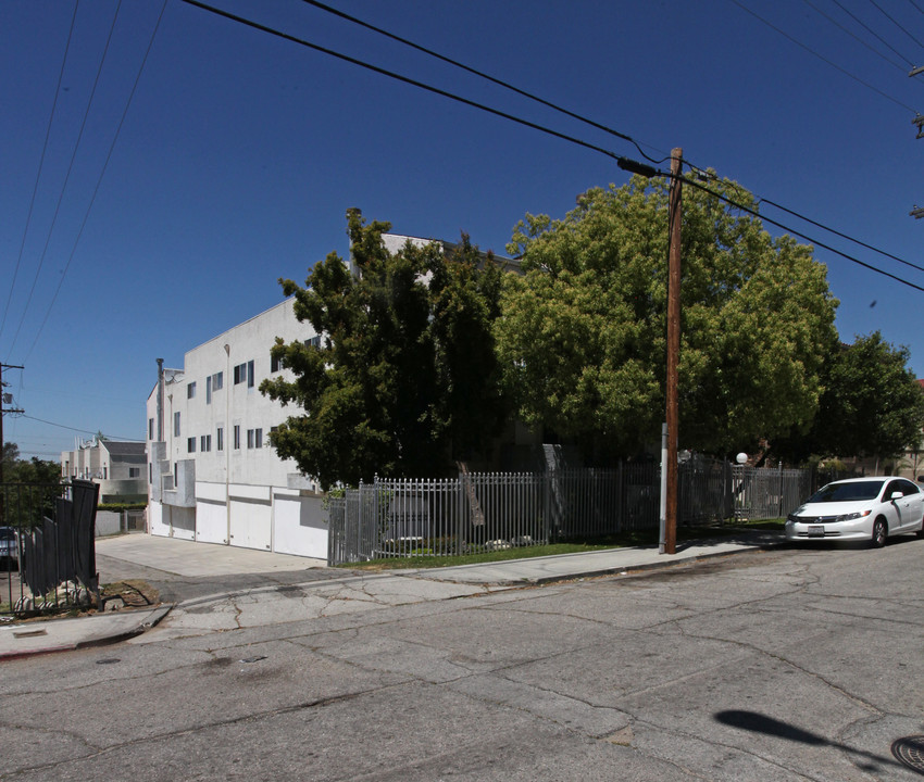 10205 Hillhaven Ave in Tujunga, CA - Building Photo