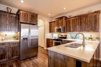 20807 Smoke Stack Ln in Bend, OR - Foto de edificio - Building Photo