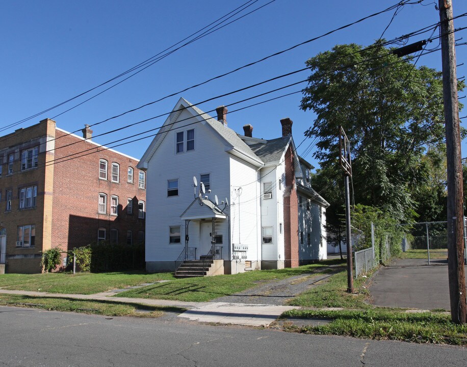 33 S Whiting St in New Britain, CT - Building Photo