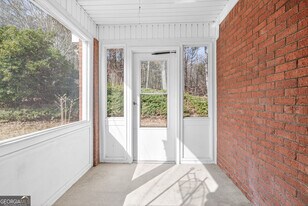 135 Saltcreek Point NE in Sugar Hill, GA - Building Photo