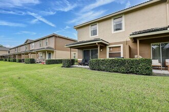2988 SE Lexington Lakes Dr in Stuart, FL - Building Photo - Building Photo