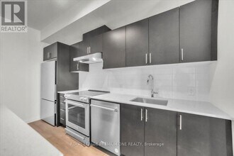 8960 Jane St in Vaughan, ON - Building Photo - Building Photo