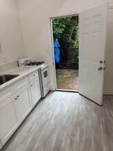 532 S Irving Blvd in Los Angeles, CA - Foto de edificio - Building Photo