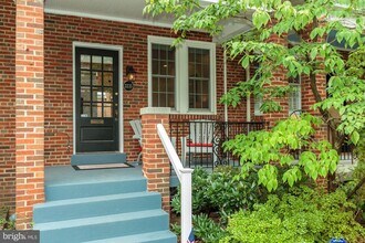 2235 39th Pl NW in Washington, DC - Building Photo - Building Photo