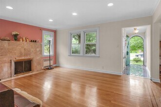 72 Berkshire Rd in Great Neck, NY - Building Photo - Building Photo
