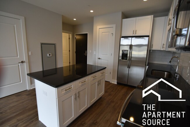 3833 N Broadway, Unit 608 in Chicago, IL - Building Photo - Building Photo