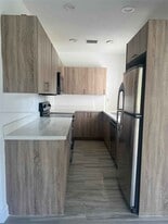 17690 NE 19th Ave in North Miami Beach, FL - Building Photo