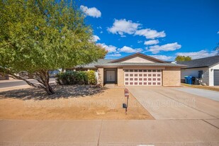 4048 W Mercer Ln in Phoenix, AZ - Foto de edificio - Building Photo