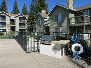 THE MARINA APARTMENTS in Modesto, CA - Building Photo - Building Photo