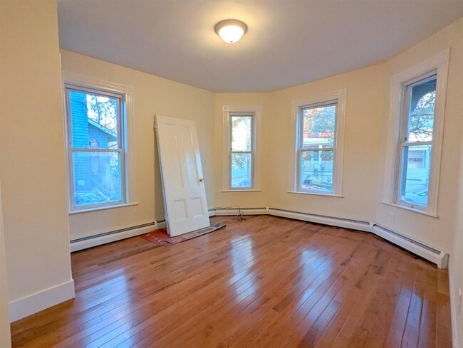 21 Thorndike St, Unit 1