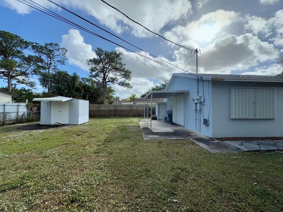 4806 Dell Ave in Lake Worth, FL - Building Photo