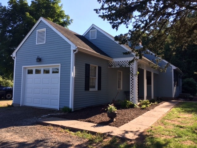 373 Meadow Rd in Farmington, CT - Building Photo