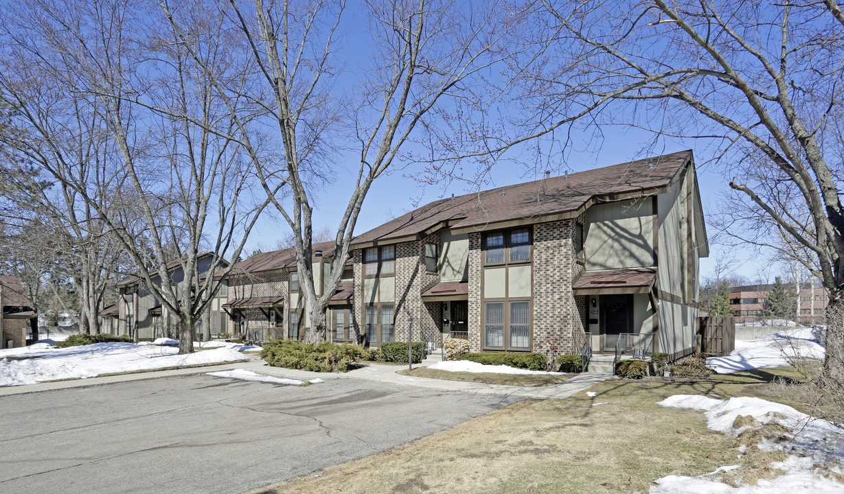 Glenbrooke in Southfield, MI - Building Photo