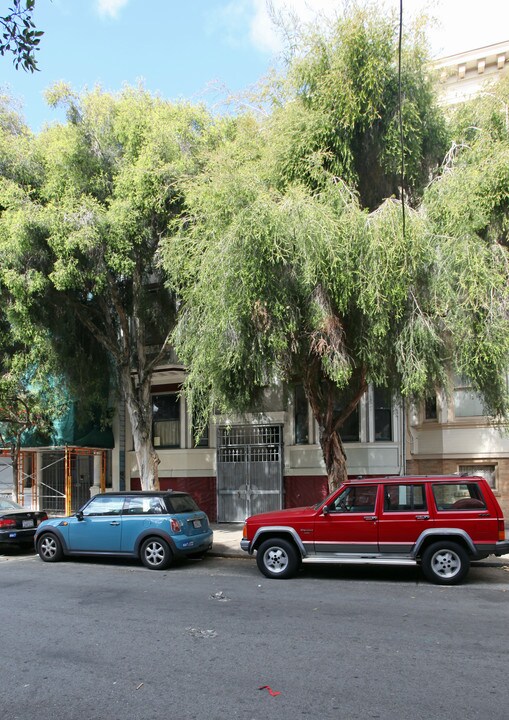 132 Albion St in San Francisco, CA - Building Photo