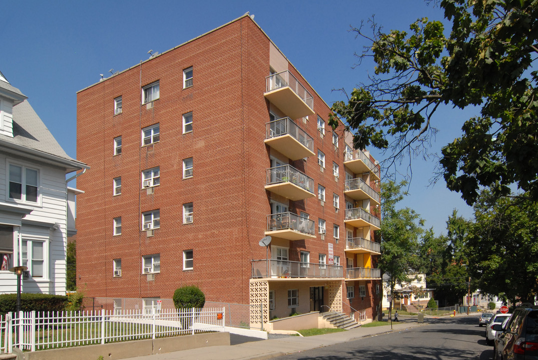 120 Park Place in Passaic, NJ - Building Photo