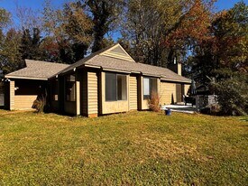 1255 Gristmill Dr in Charlottesville, VA - Building Photo