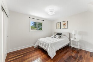 1186 Glenashton Dr in Oakville, ON - Building Photo