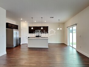 874 Heavenly Dr in St. Cloud, FL - Foto de edificio - Building Photo