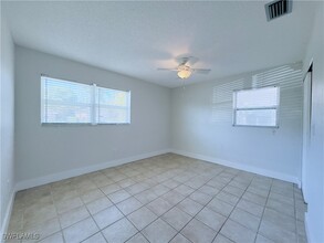 27111 Lavinka St in Bonita Springs, FL - Foto de edificio - Building Photo