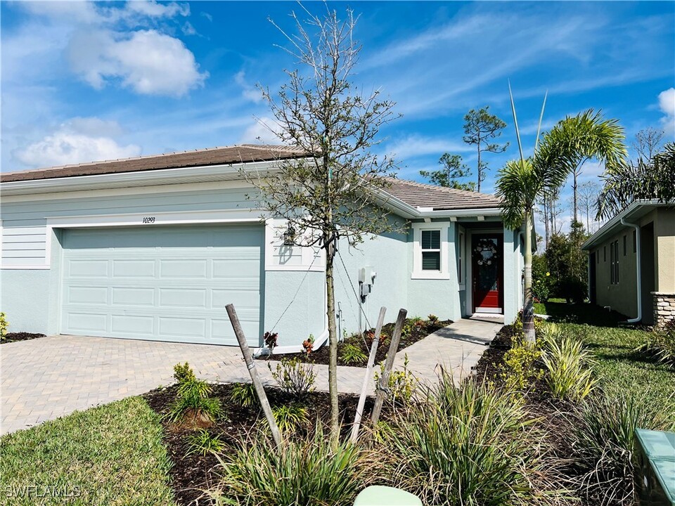 10293 Bonavie Cv Dr in Ft. Myers, FL - Building Photo