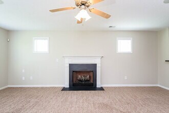 42 Oakbrook Dr in Cartersville, GA - Building Photo - Building Photo