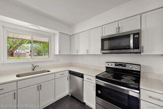 3626 Hillside Dr in Royal Oak, MI - Building Photo - Building Photo