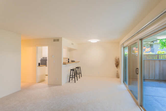 Delmonico Apartments in Mountain View, CA - Building Photo - Interior Photo