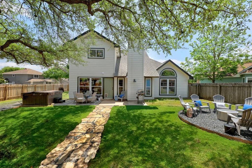 901 Oakcrest Cir in Cedar Park, TX - Foto de edificio
