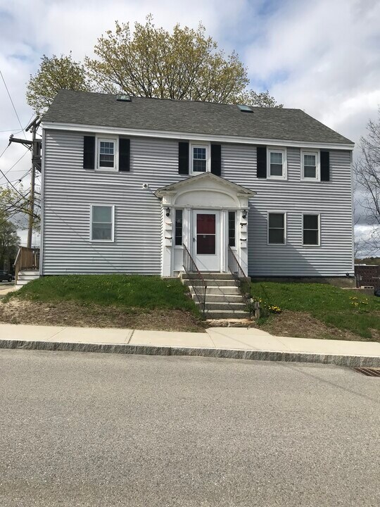 8 Hanson St, Unit D in Dover, NH - Building Photo