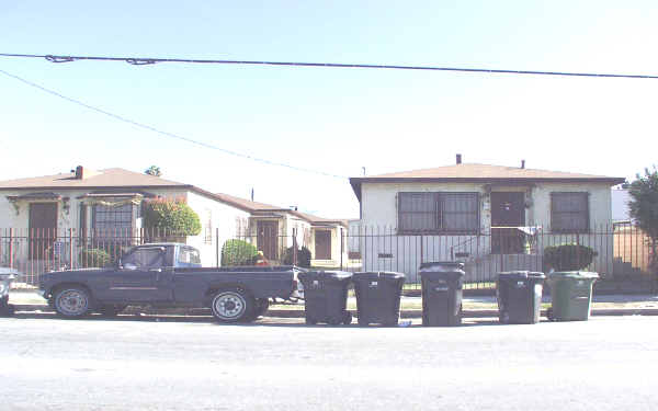 4260-4268 Menlo Ave in Los Angeles, CA - Building Photo