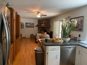 919 Crest Rd in Papillion, NE - Foto de edificio - Building Photo