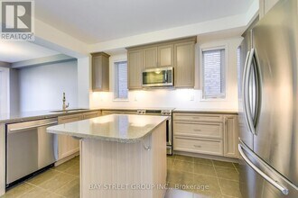 125 Hatt Ct in Milton, ON - Building Photo - Building Photo