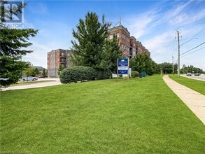 5 Rittenhouse Rd in Kitchener, ON - Building Photo - Building Photo