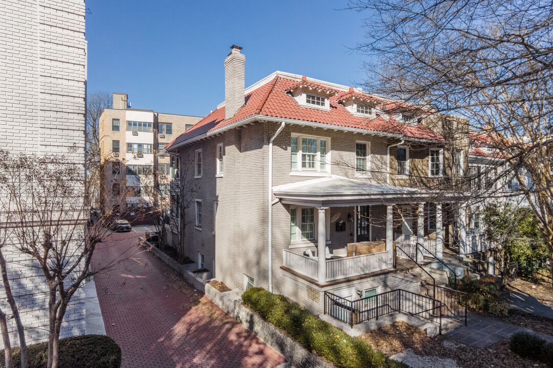 2312 Ashmead Pl NW in Washington, DC - Building Photo