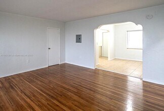 7711 Dickens Ave in Miami Beach, FL - Building Photo - Building Photo